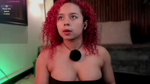 Snapshot of lara_jones_ chatting on September 23, 9:54 pm Lara online show from September 23, 9:54 pm