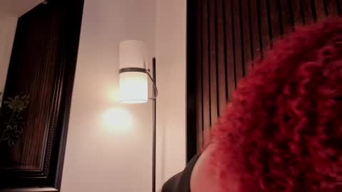 Snapshot of lara_jones_ chatting on October 2, 9:46 pm Lara online show from October 2, 9:46 pm