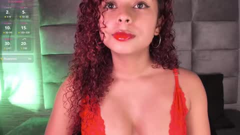 Snapshot of lara_jones_ chatting on February 27, 3:40 am Lara online show from February 27, 3:40 am