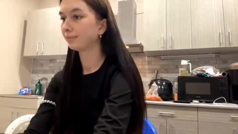 lara online show from March 25, 6:36 pm