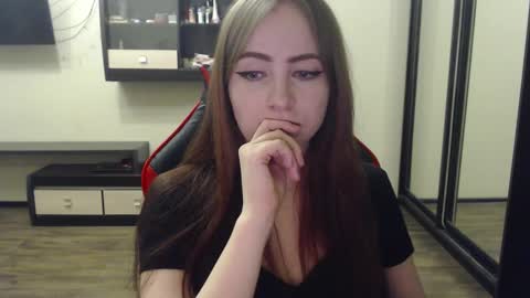 Laralianna online show from February 26, 5:10 pm