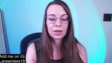 larawinters online show from January 15, 8:50 pm