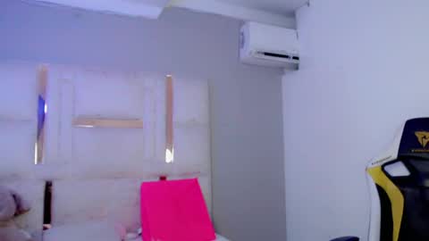 larry online show from April 7, 8:44 pm