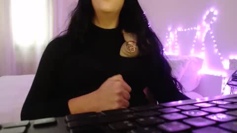 Auri online show from February 5, 3:26 pm