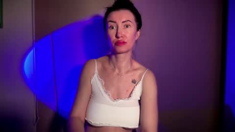 Goddess Tati Bangs Fetish online show from May 25, 9:43 pm