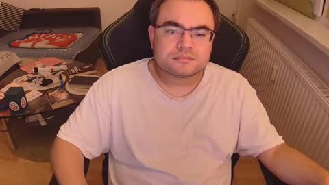 latexboy893 online show from September 11, 8:54 pm