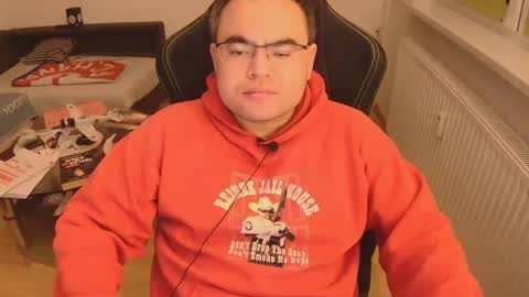 latexboy893 online show from December 1, 11:03 pm