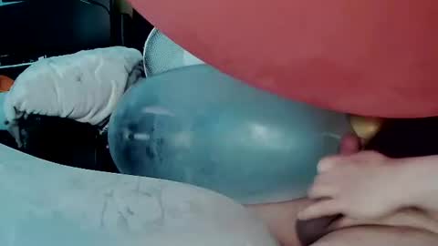 latexchris77 online show from May 24, 7:37 am