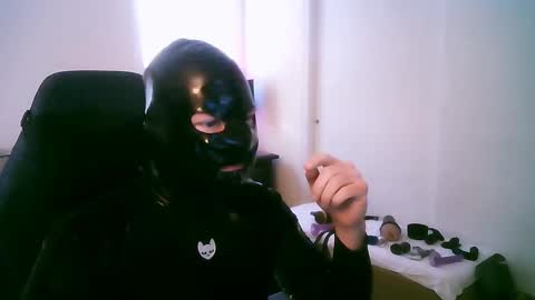 latexminheadroom online show from March 9, 8:42 pm