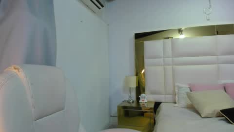 Johana y Santiago online show from April 30, 3:55 am