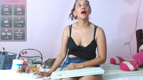 Snapshot of latina35morena chatting on October 19, 9:41 pm MORENA online show from October 19, 9:41 pm