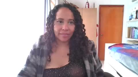 Snapshot of latina_hot84 chatting on February 18, 2:06 pm Mercedes online show from February 18, 2:06 pm