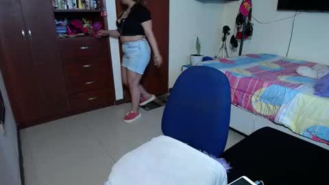 Snapshot of latinasexy_001 chatting on February 9, 9:17 pm LORENA online show from February 9, 9:17 pm