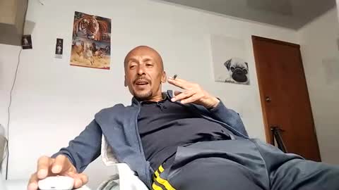 latinhardfucker1980 online show from January 24, 7:18 pm