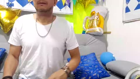 latinmartin254 online show from October 1, 2:43 am