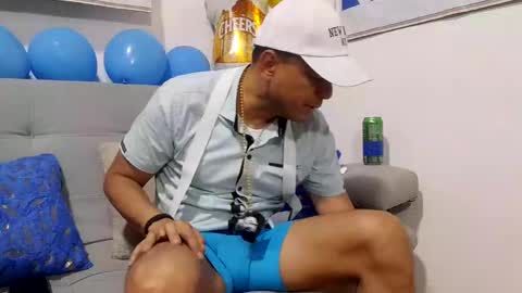 latinmartin254 online show from September 23, 1:43 am