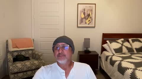 QS - INDEPENDENT MODEL online show from October 23, 5:42 am