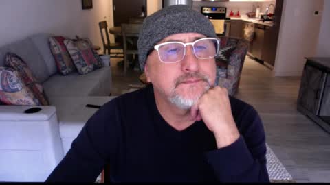 QS - INDEPENDENT MODEL online show from February 23, 8:33 pm