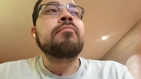 latino_daddy93 online show from December 17, 3:35 am