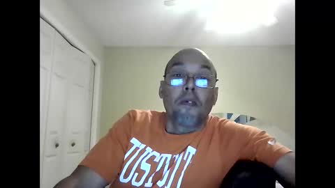 Snapshot of latinoinfla chatting on December 8, 9:19 pm latinoinfla online show from December 8, 9:19 pm