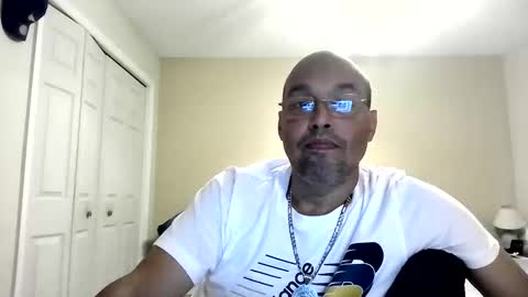 Snapshot of latinoinfla chatting on October 5, 7:54 pm latinoinfla online show from October 5, 7:54 pm