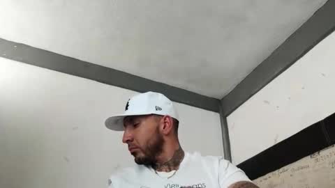 latinorey69 online show from April 29, 5:40 pm