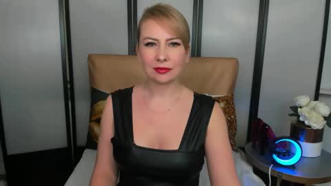 Snapshot of latoyasensual chatting on February 12, 6:08 am Latoya online show from February 12, 6:08 am