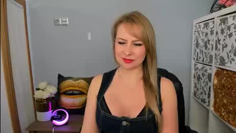 Snapshot of latoyasensual chatting on February 20, 9:20 pm Latoya online show from February 20, 9:20 pm