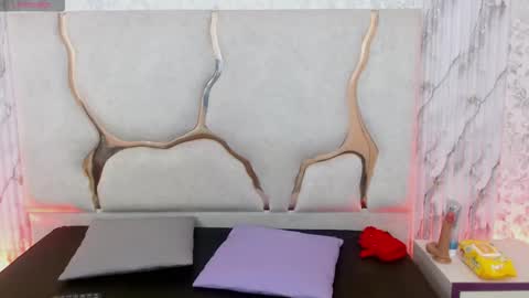 laulin_tay online show from January 19, 3:49 am