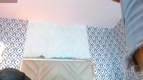 laulin_tay online show from April 12, 7:45 am