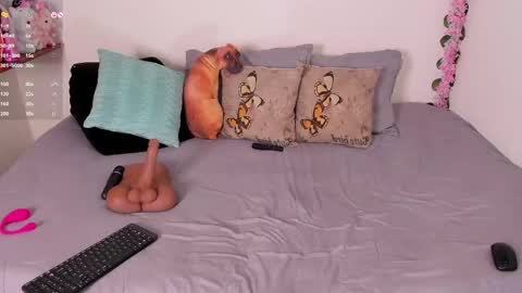 Snapshot of laura1__ chatting on October 5, 12:08 am laura1__ online show from October 5, 12:08 am