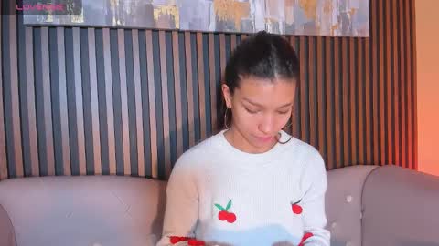 Laura online show from September 18, 1:37 pm