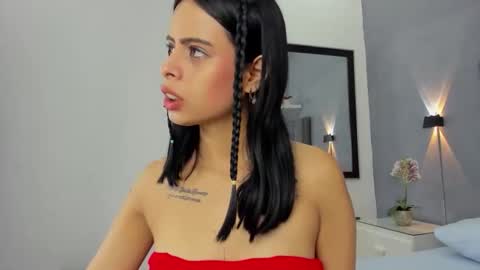 L A U R A online show from November 26, 12:46 pm