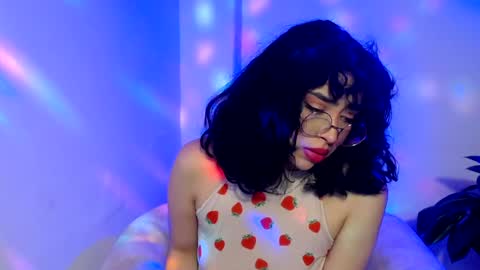 laura_pink01 online show from February 7, 3:55 am