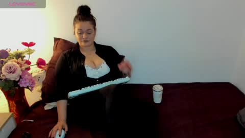 Laura online show from April 8, 10:24 pm