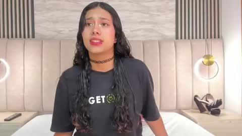 Snapshot of laura_smith33 chatting on October 6, 3:41 pm laura online show from October 6, 3:41 pm
