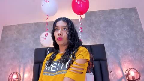 Snapshot of laura_smith33 chatting on February 18, 2:38 pm laura online show from February 18, 2:38 pm