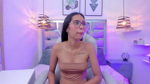 laura stuar online show from November 14, 12:07 pm