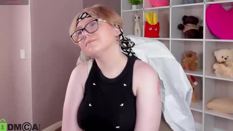 Laura online show from February 3, 9:57 am