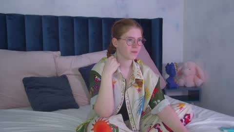 Laura online show from June 3, 4:45 pm