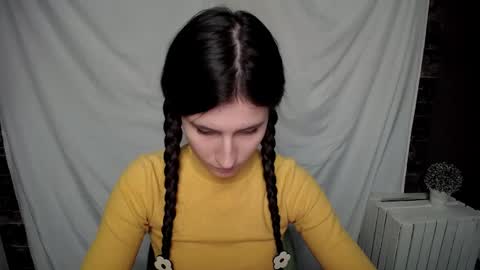 Snapshot of lauradre_ chatting on February 16, 8:43 am Laura online show from February 16, 8:43 am