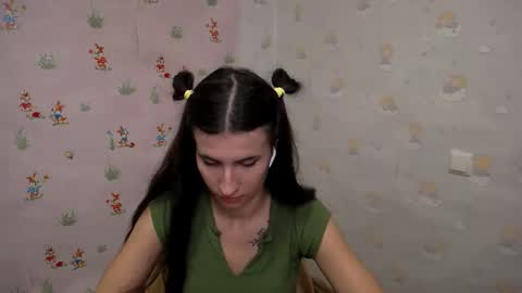 Snapshot of lauradre_ chatting on October 10, 9:48 am Laura online show from October 10, 9:48 am