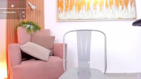 Snapshot of laurah_hill chatting on February 21, 11:10 pm Lau online show from February 21, 11:10 pm