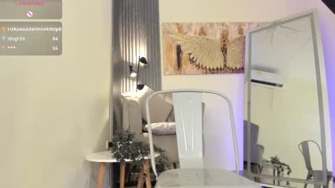 Snapshot of laurah_hill chatting on March 6, 4:38 pm Lau online show from March 6, 4:38 pm