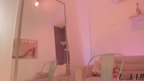 Snapshot of laurah_hill chatting on September 10, 1:34 pm Lau online show from September 10, 1:34 pm