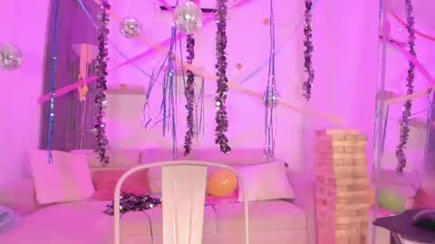 Snapshot of laurah_hill chatting on September 25, 1:07 pm Lau online show from September 25, 1:07 pm