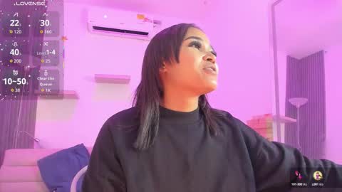 Snapshot of laurah_hill chatting on September 30, 12:15 pm Lau online show from September 30, 12:15 pm