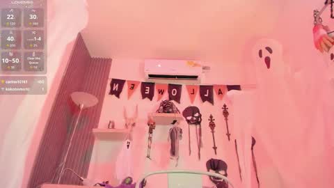 Snapshot of laurah_hill chatting on October 10, 3:07 pm Lau online show from October 10, 3:07 pm