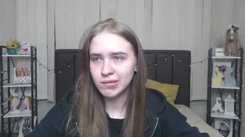 LauraHlot online show from September 20, 6:05 am