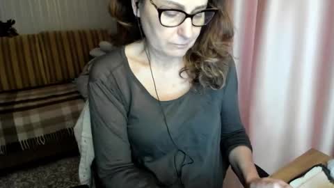 Lauraoven1 online show from February 3, 12:20 pm